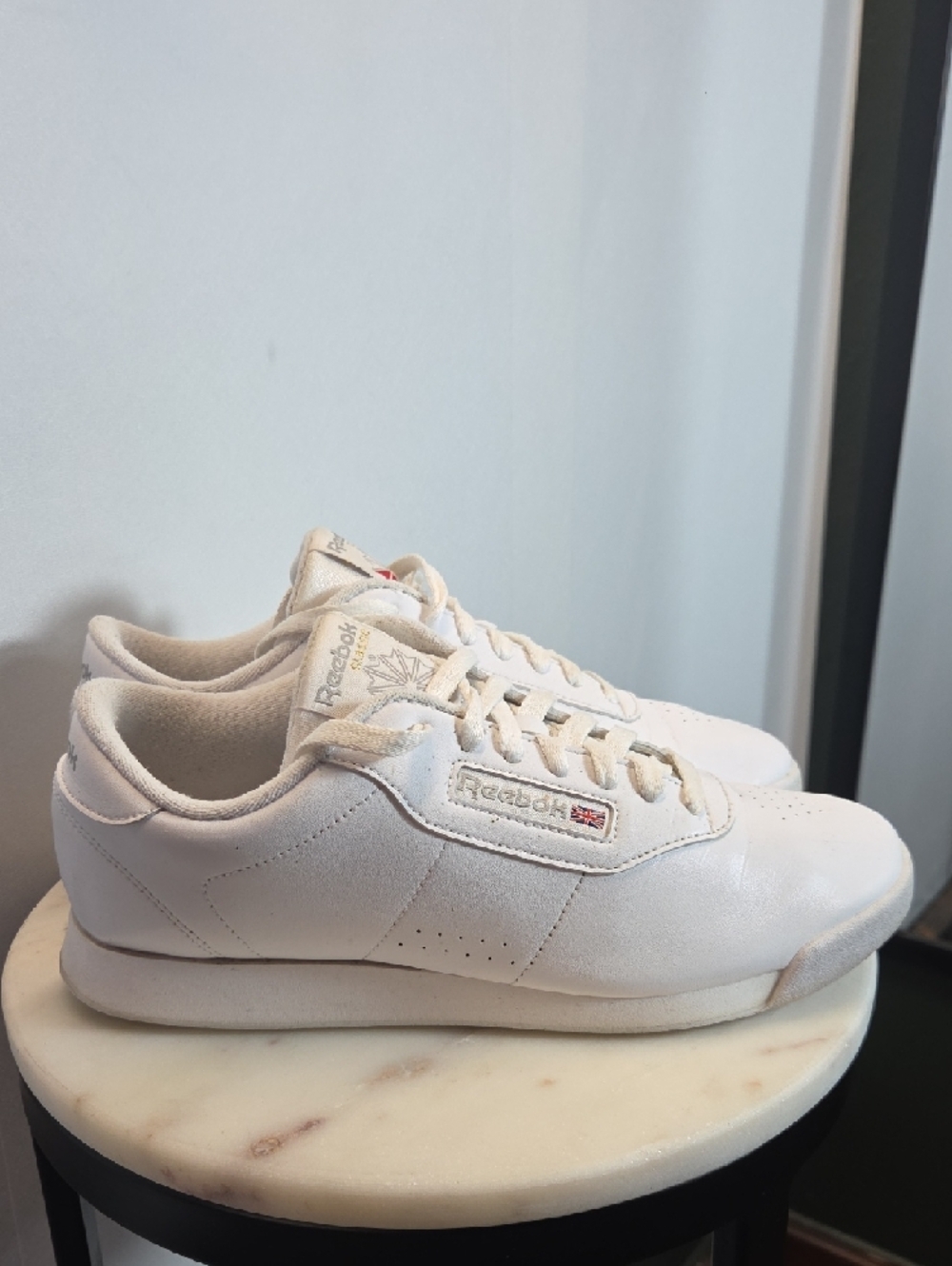 Reebok White Women’s Classic Leather Sneakers Size 10 - Picture 4 of 7